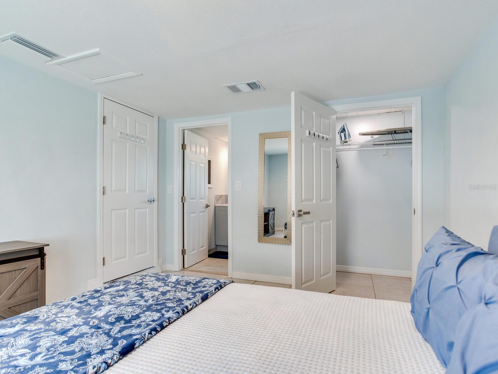 Listing photo id 15 for 230 144th Avenue