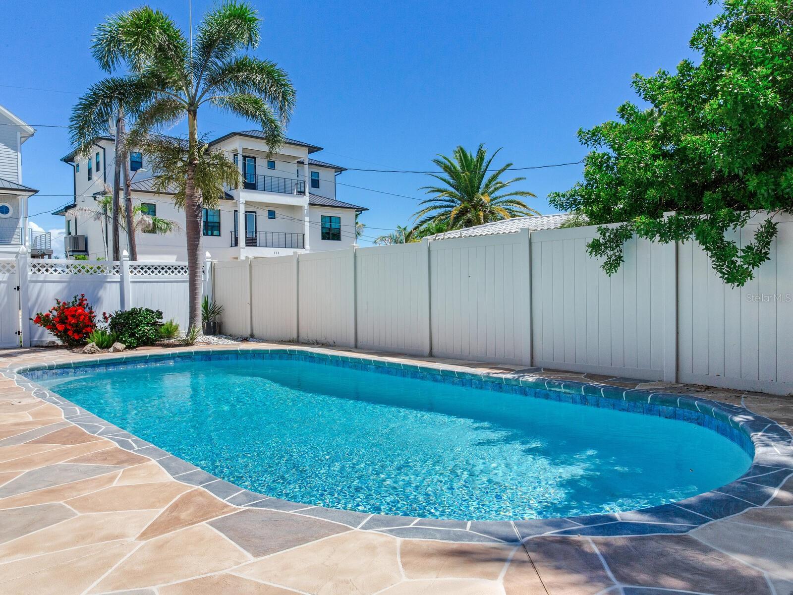 Listing photo id 27 for 230 144th Avenue