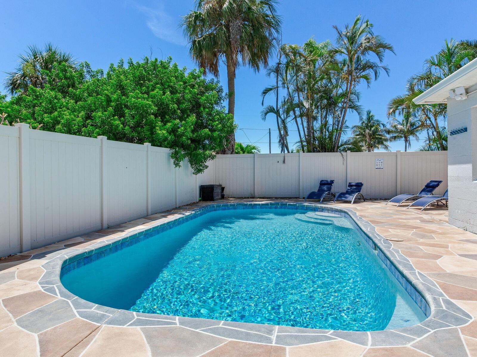 Listing photo id 28 for 230 144th Avenue