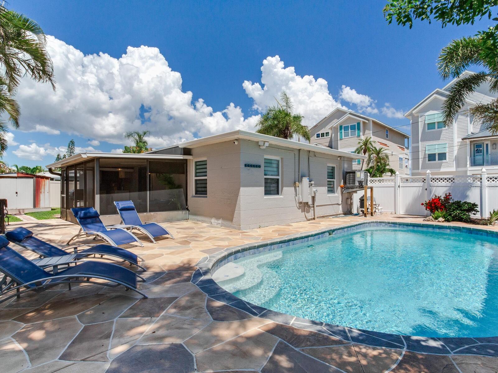 Listing photo id 29 for 230 144th Avenue