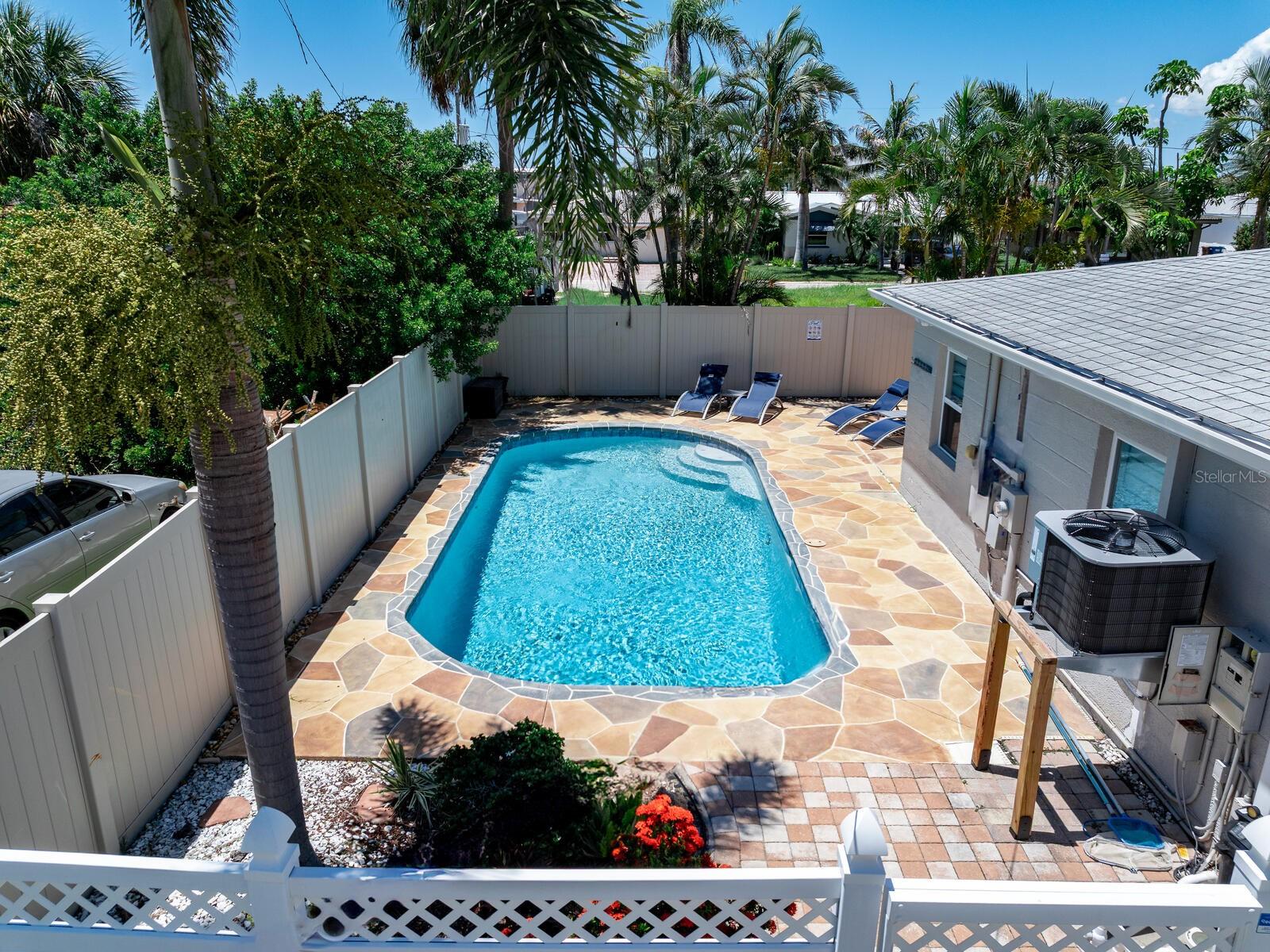 Listing photo id 32 for 230 144th Avenue