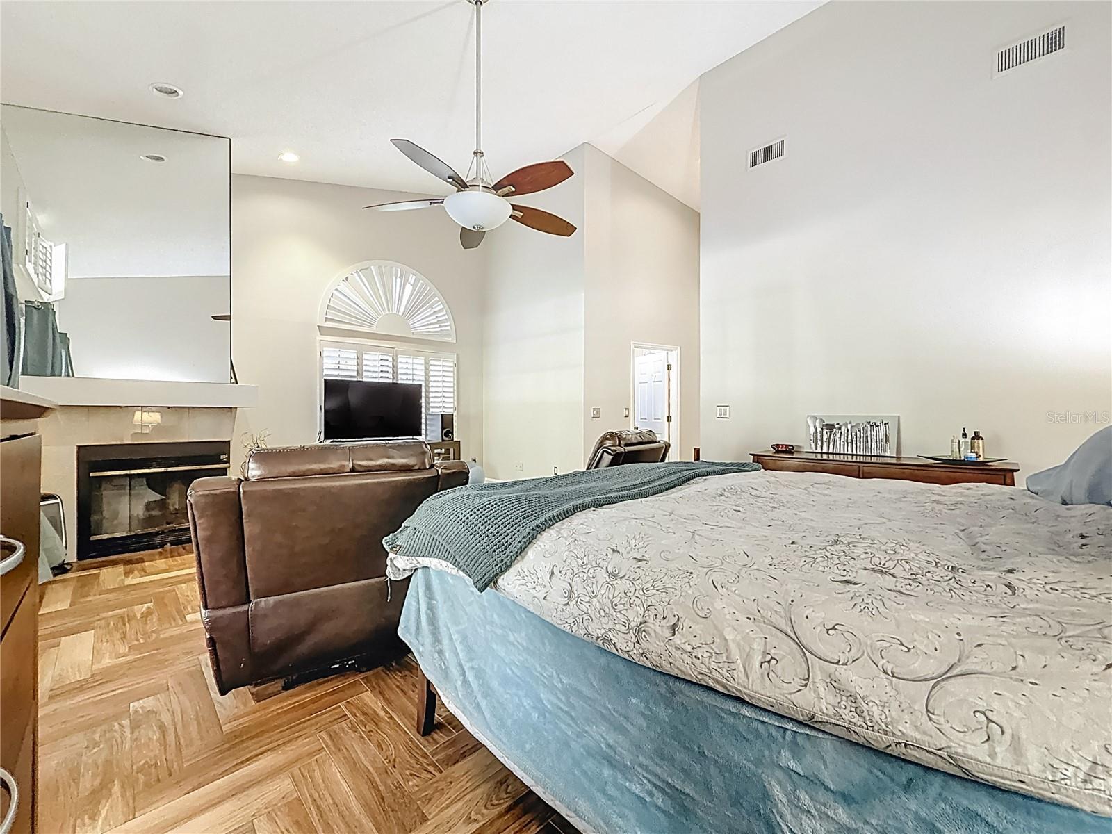 Image 14 of 86 For 50 Willowood Lane