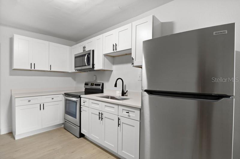 Image 4 of 8 For 1429 Laura Street