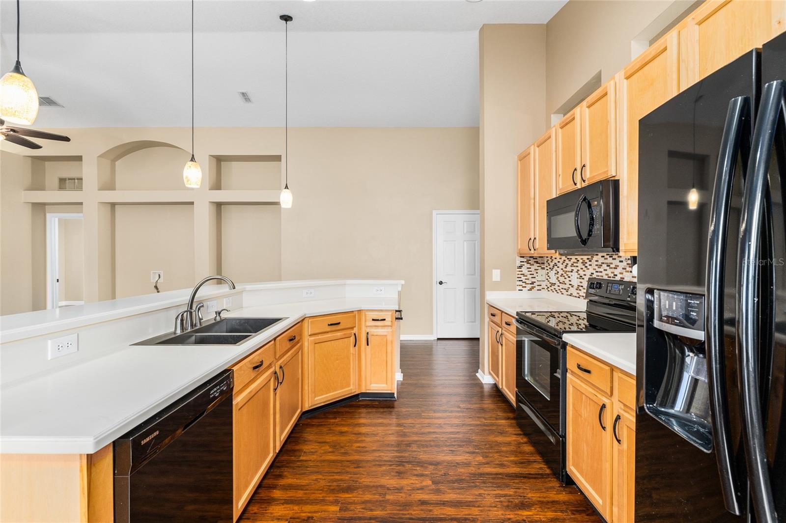 Image 10 of 53 For 23851 Hastings Way