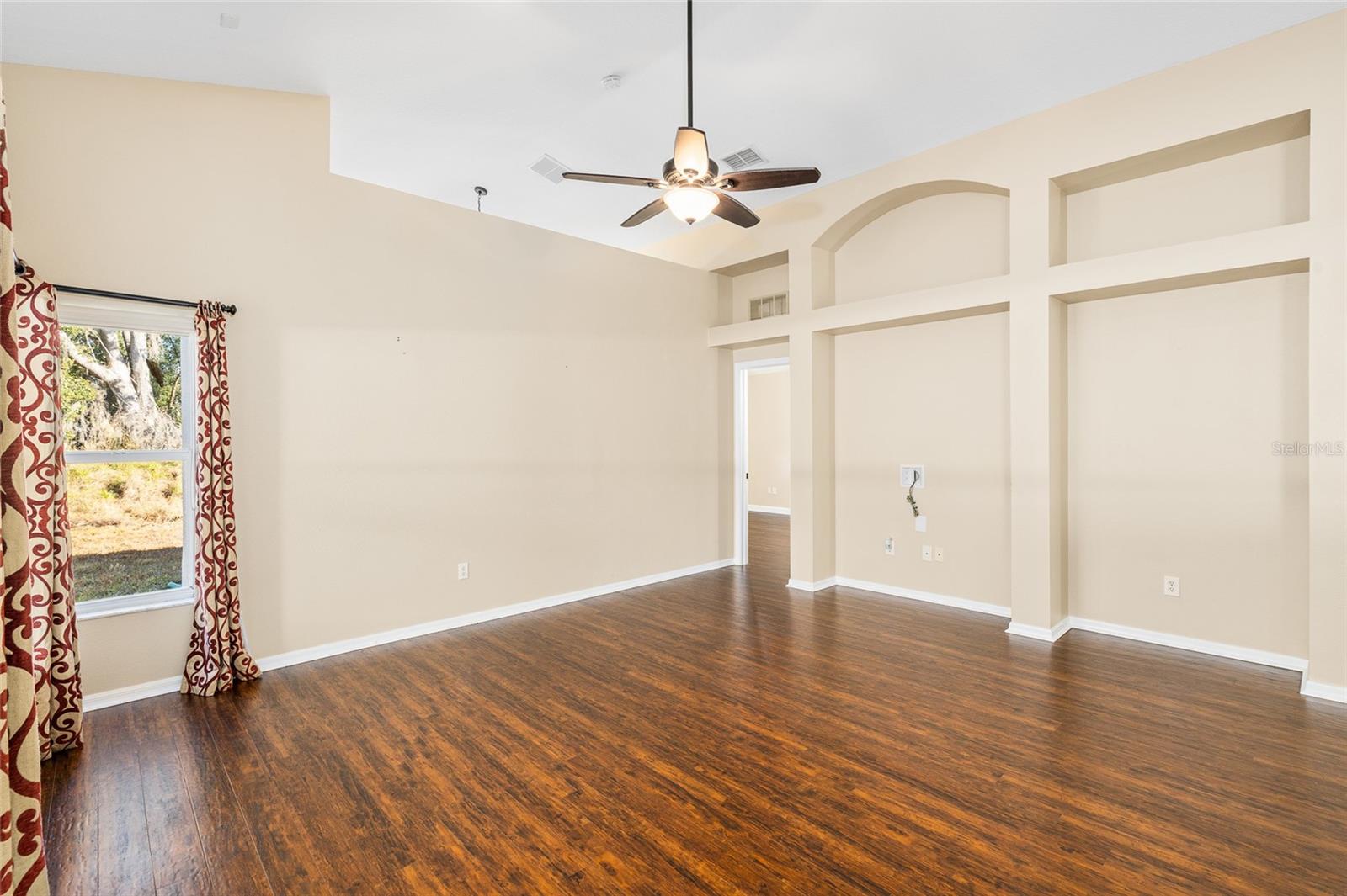 Image 15 of 53 For 23851 Hastings Way