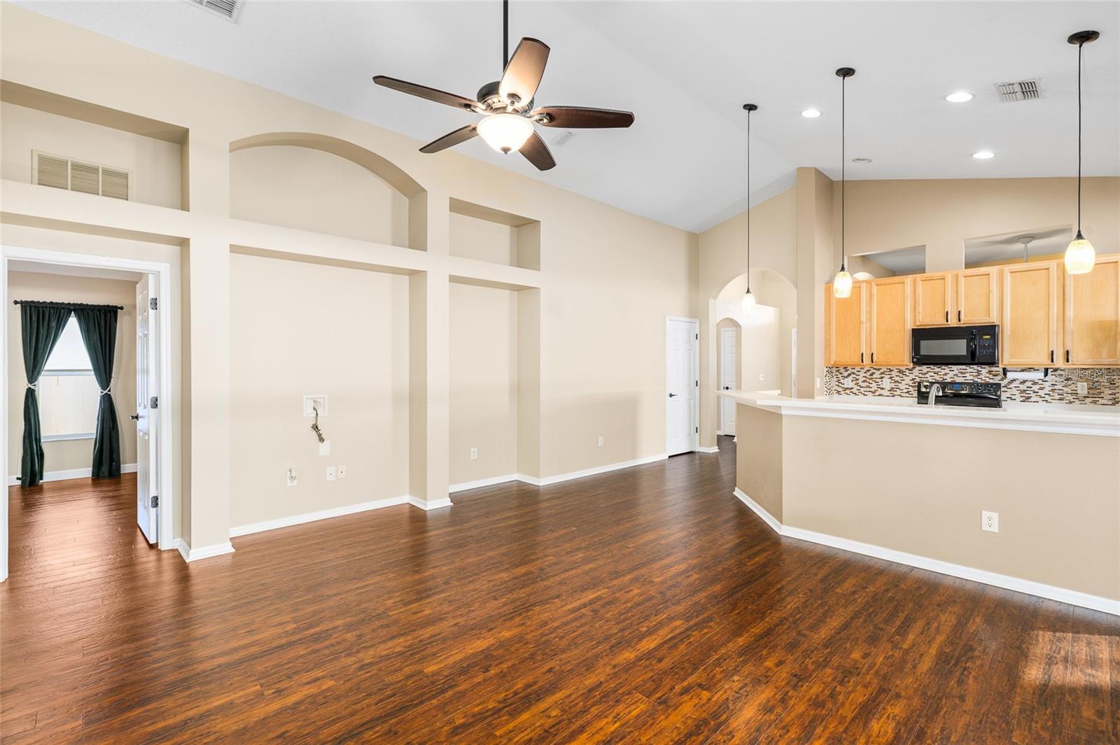 Image 18 of 53 For 23851 Hastings Way