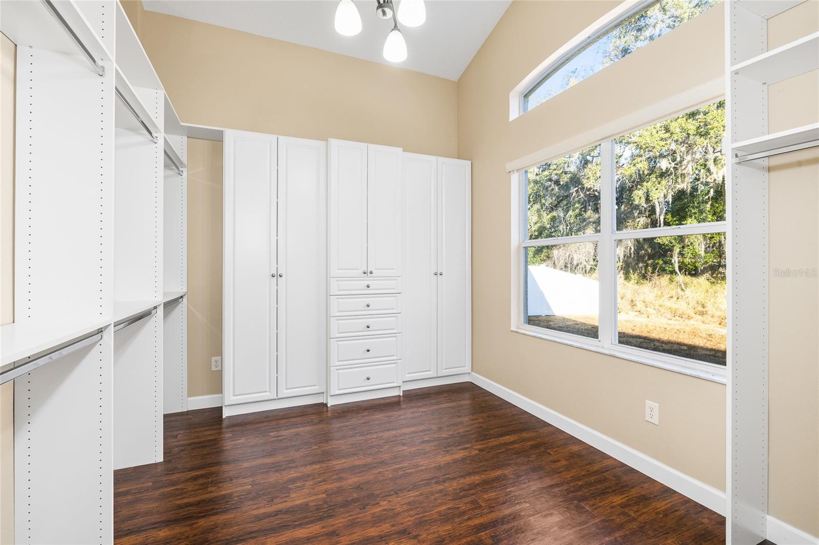 Image 21 of 53 For 23851 Hastings Way