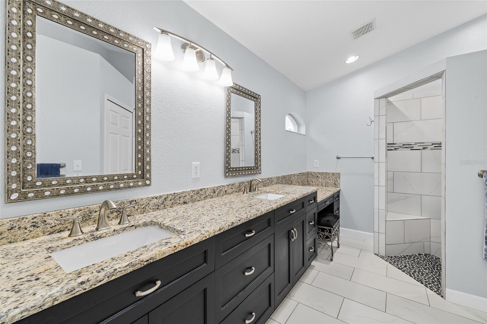 Image 22 of 53 For 23851 Hastings Way