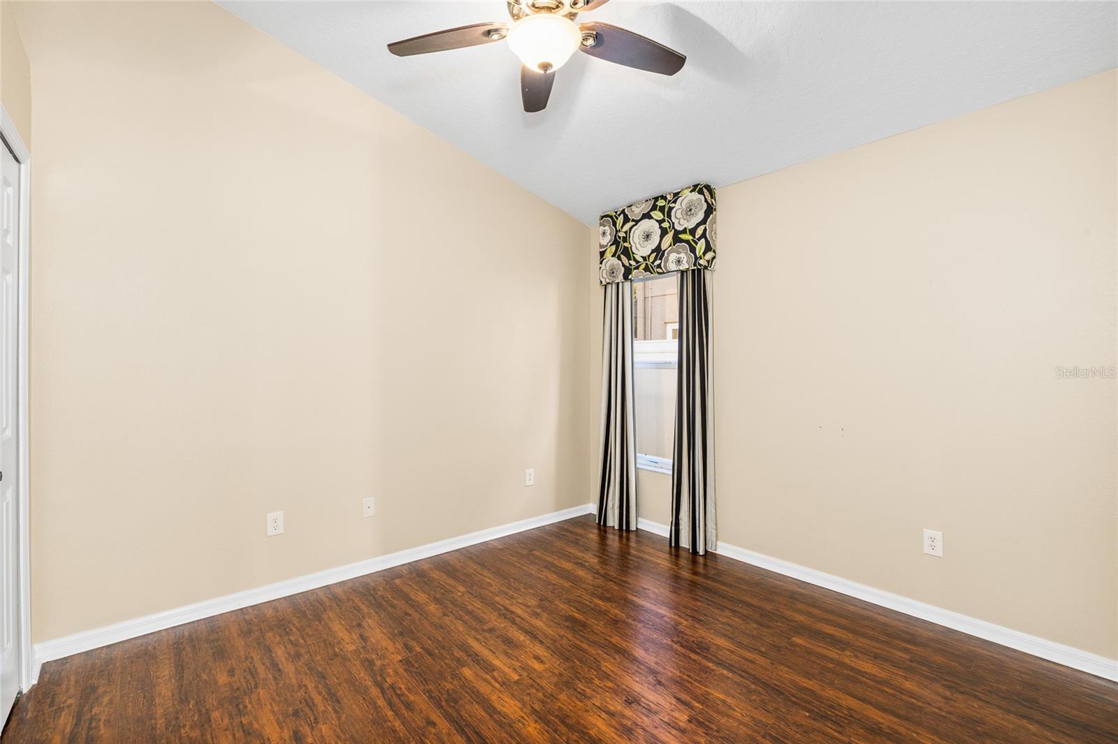 Image 29 of 53 For 23851 Hastings Way