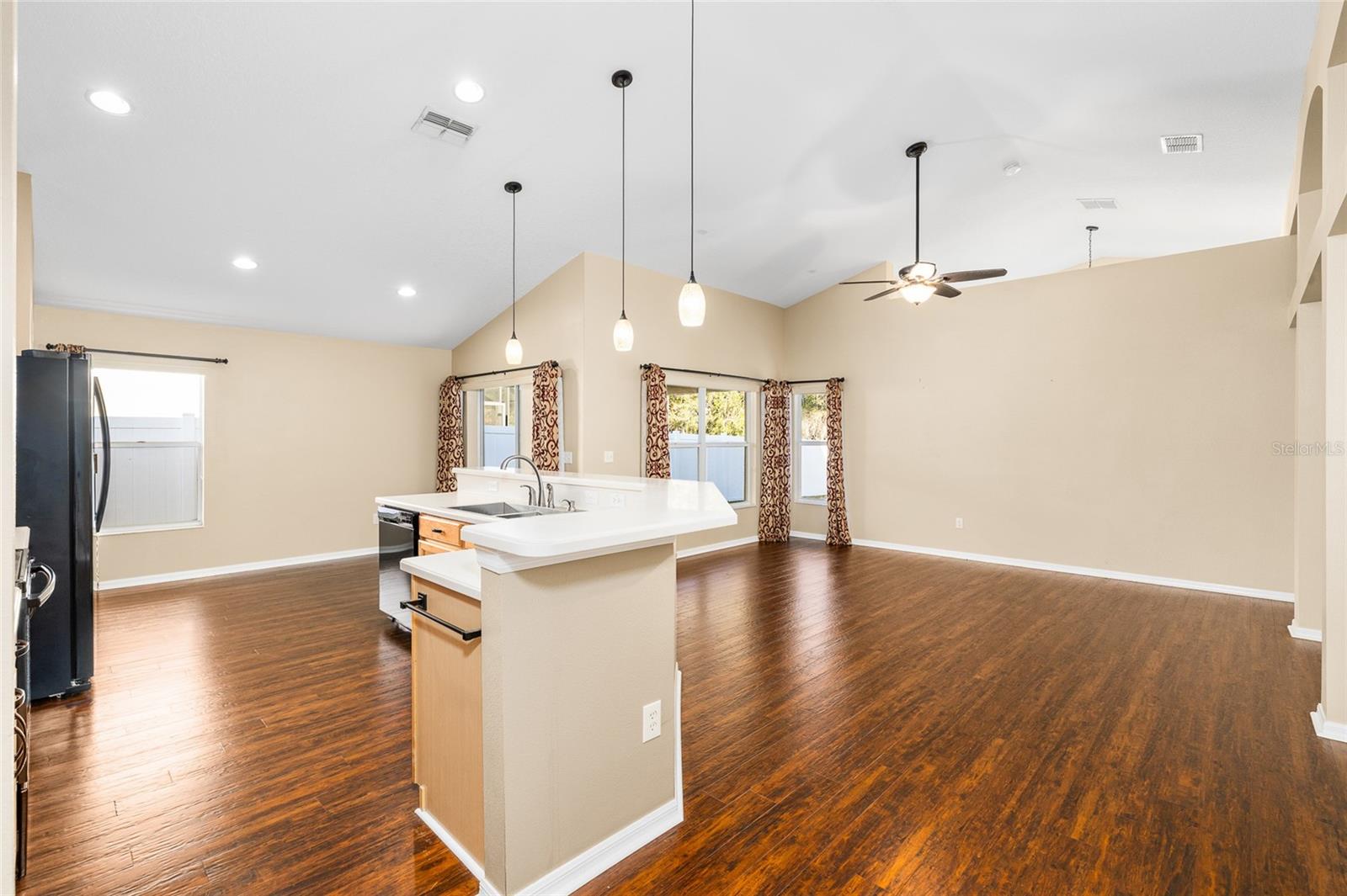 Image 7 of 53 For 23851 Hastings Way