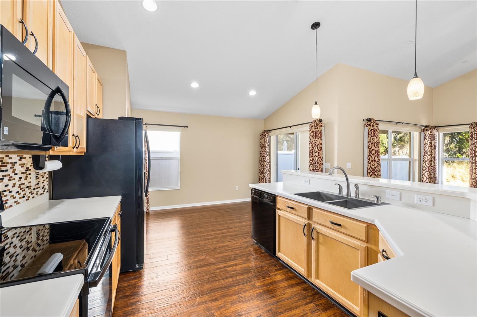 Image 9 of 53 For 23851 Hastings Way