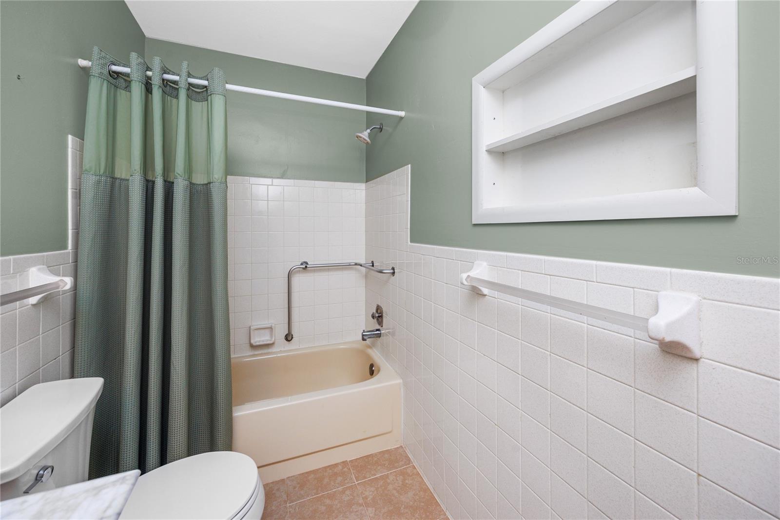 Image 23 of 54 For 2440 World Parkway Boulevard 38