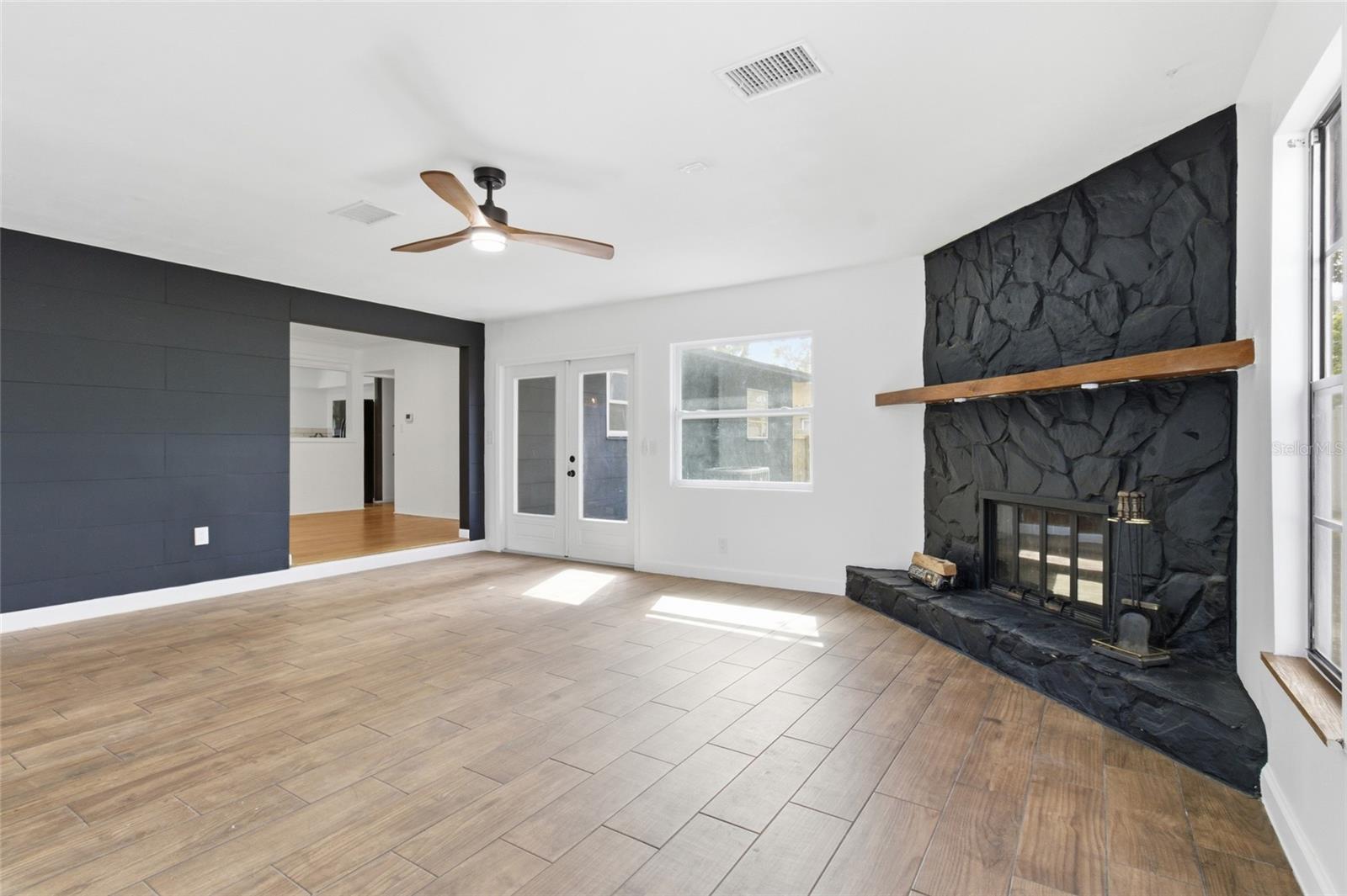 Image 9 of 30 For 5128 18th Street N