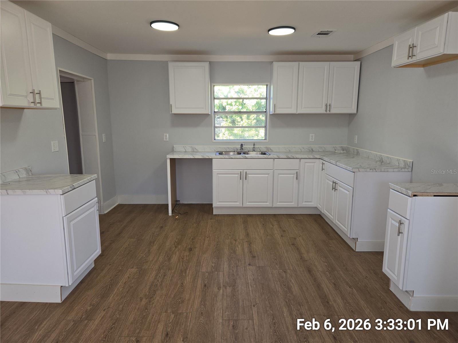 Image 3 of 17 For 604 College Avenue