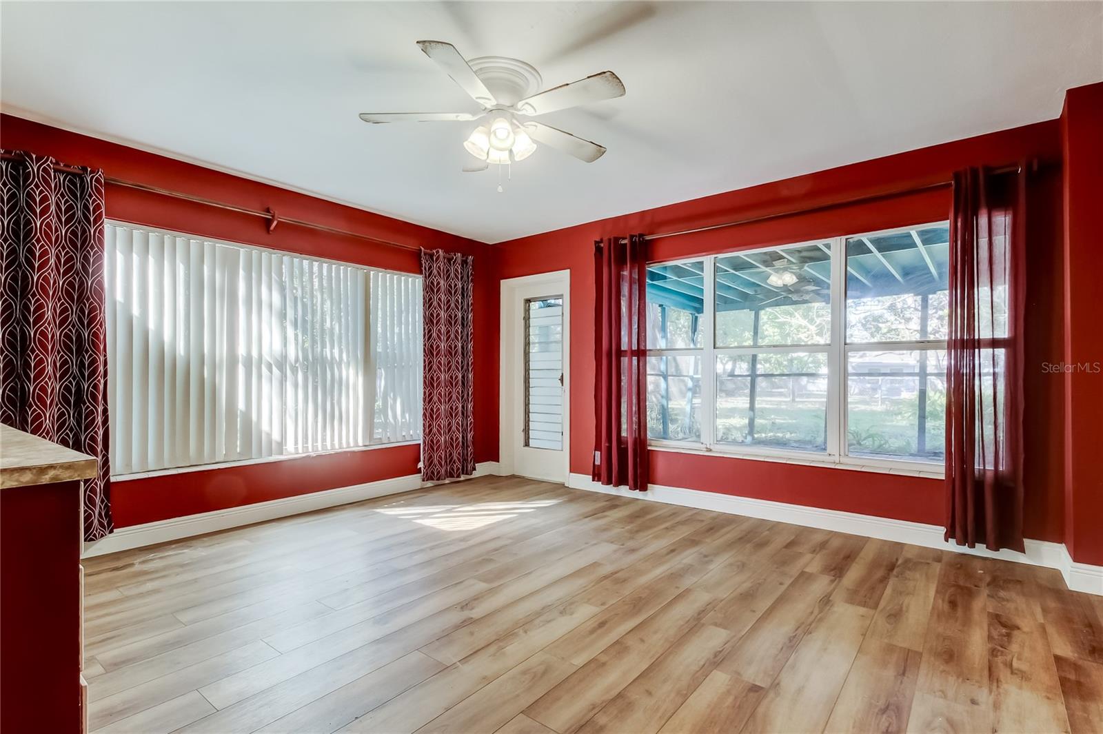 Image 12 of 36 For 8171 37th Avenue N