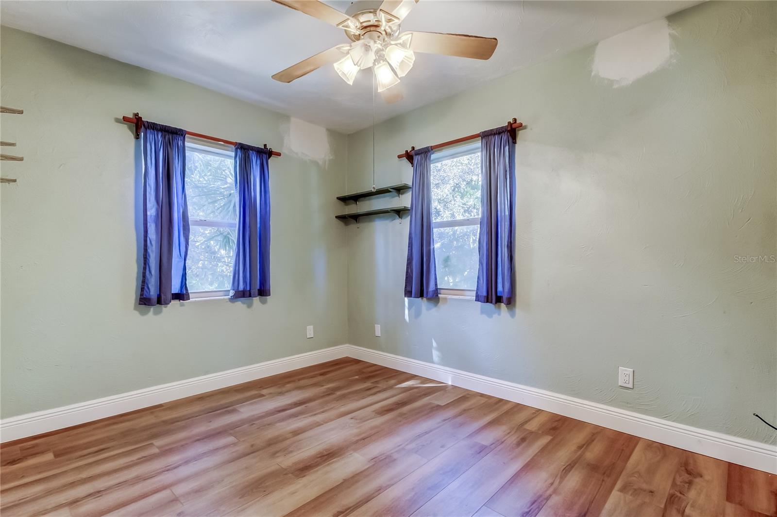 Image 18 of 36 For 8171 37th Avenue N