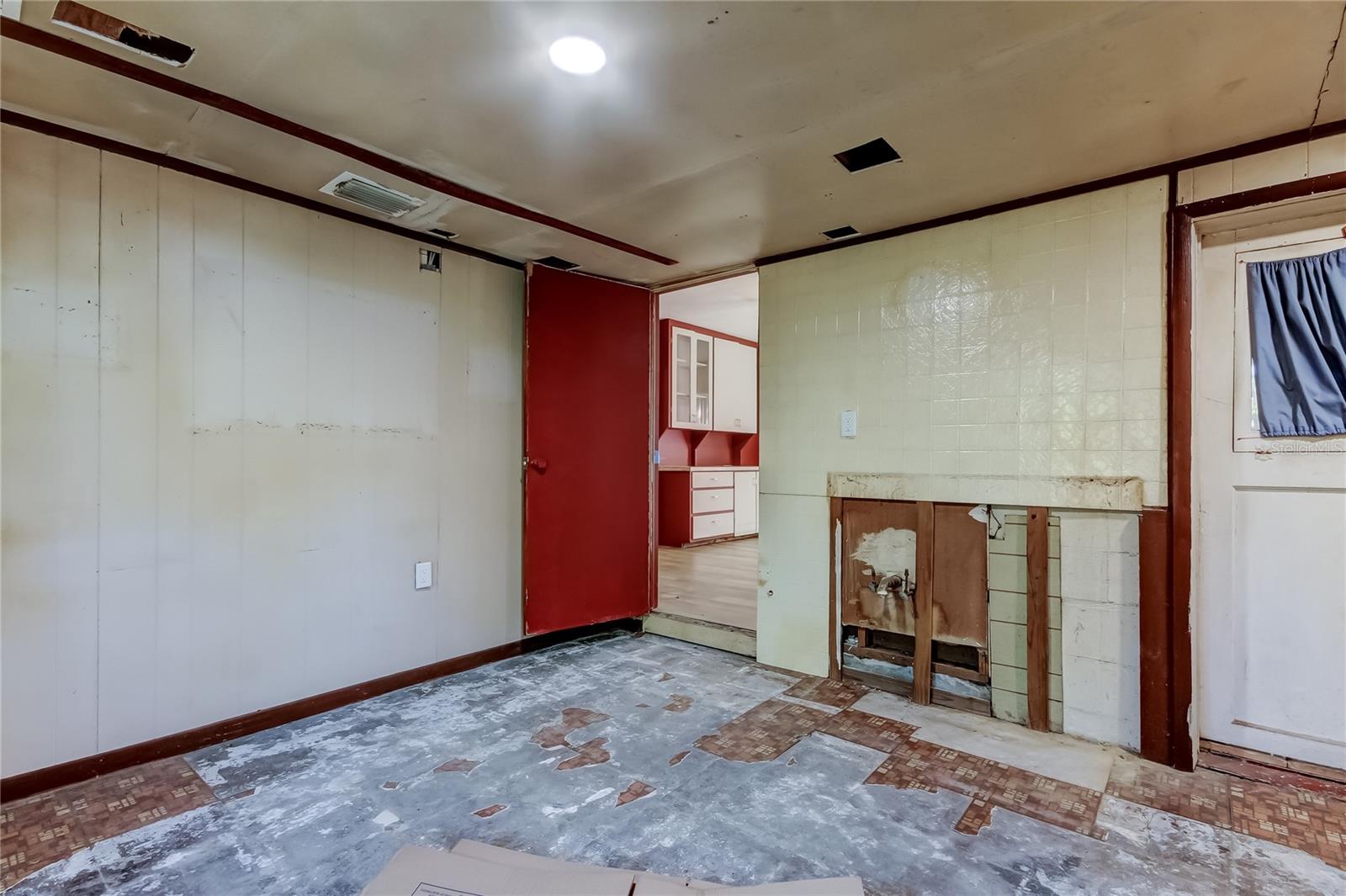 Image 19 of 36 For 8171 37th Avenue N