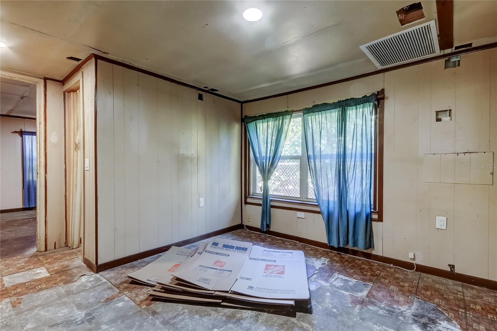 Image 20 of 36 For 8171 37th Avenue N