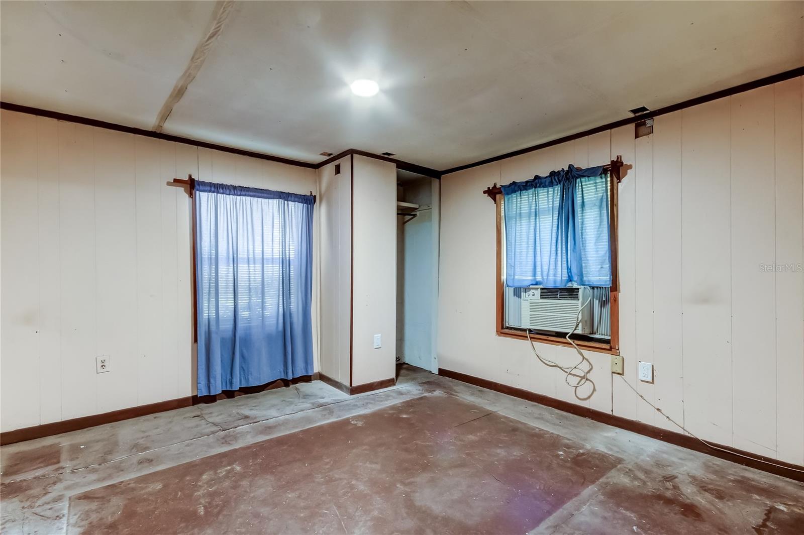 Image 22 of 36 For 8171 37th Avenue N