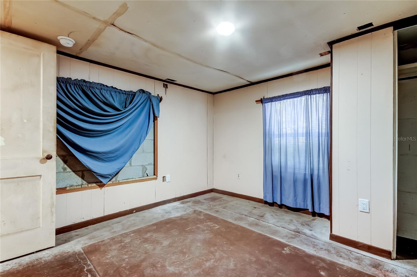 Image 24 of 36 For 8171 37th Avenue N