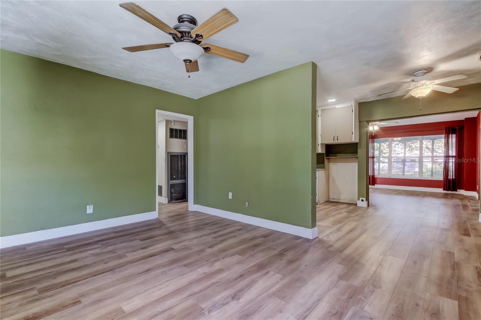 Image 3 of 36 For 8171 37th Avenue N