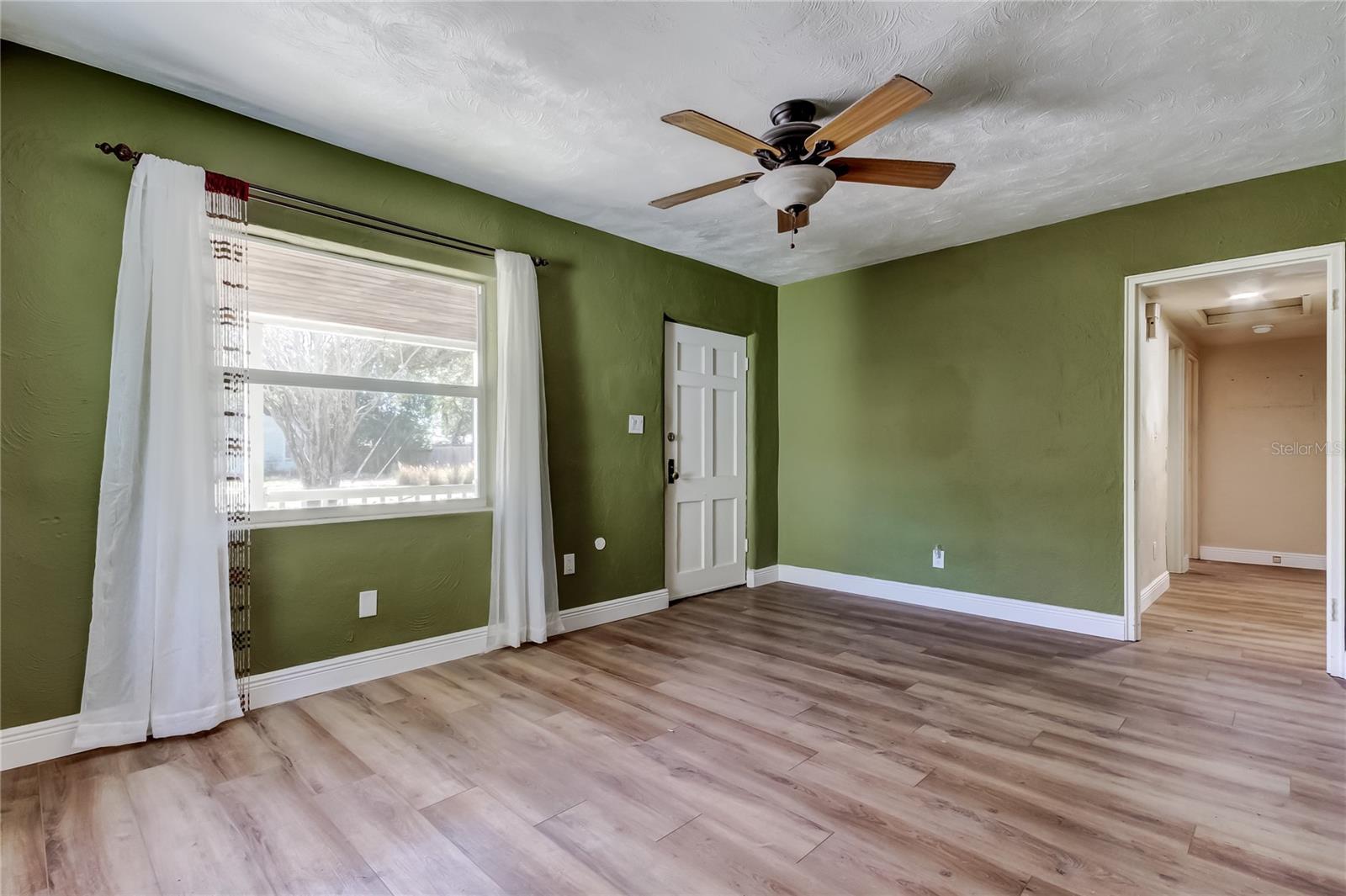 Image 5 of 36 For 8171 37th Avenue N