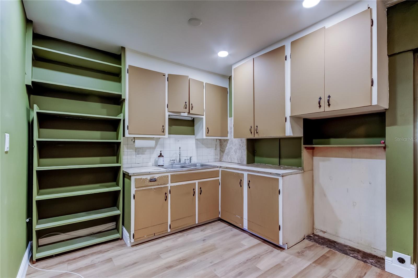 Image 8 of 36 For 8171 37th Avenue N