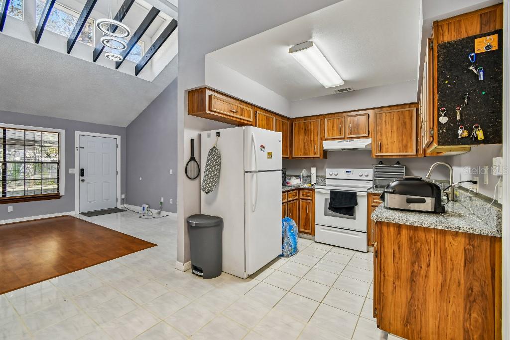 Image 19 of 50 For 4662 Lighthouse Circle 136