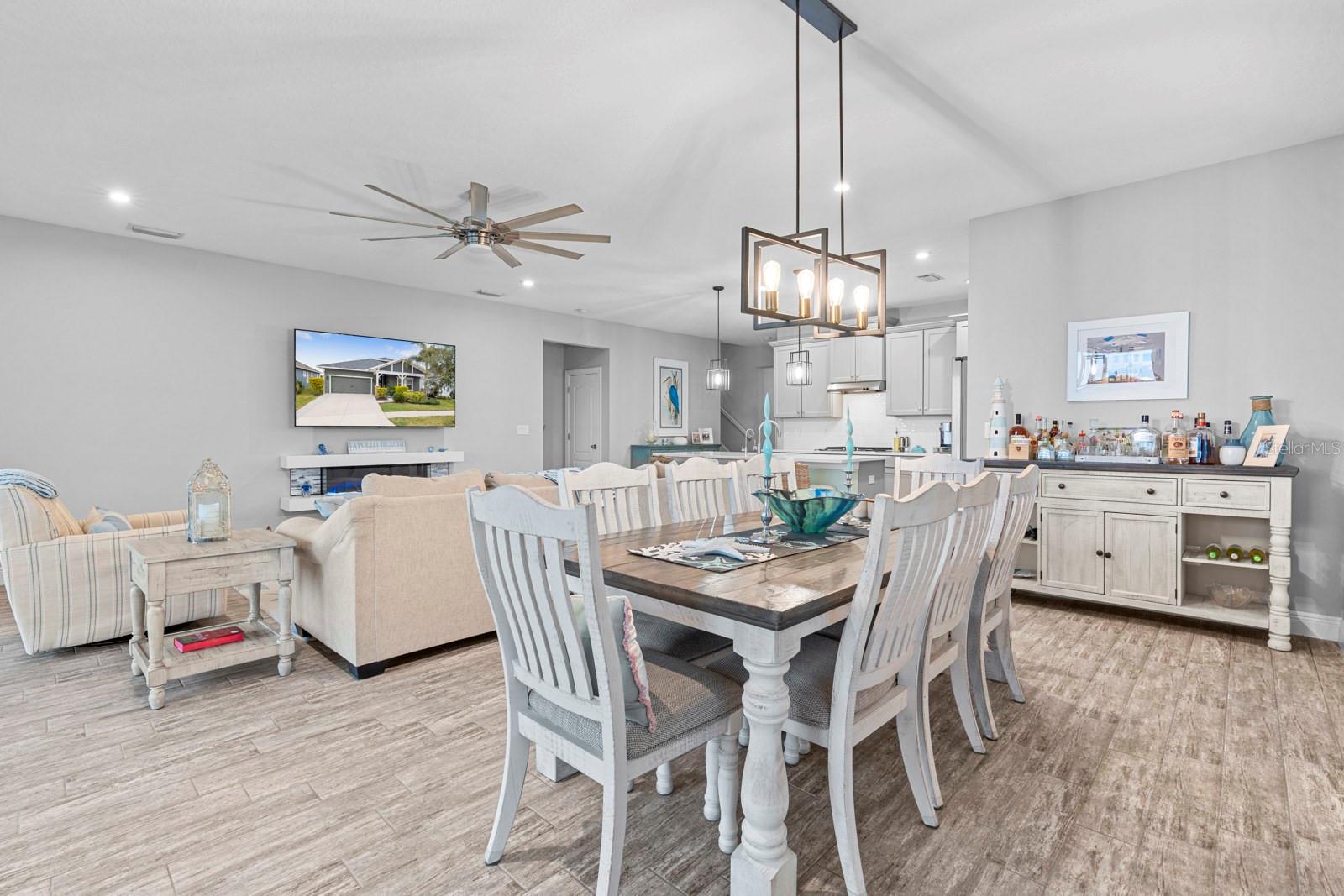 Listing photo id 11 for 5432 Silver Sun Drive