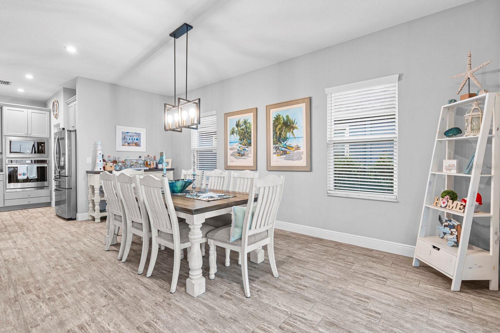 Listing photo id 12 for 5432 Silver Sun Drive