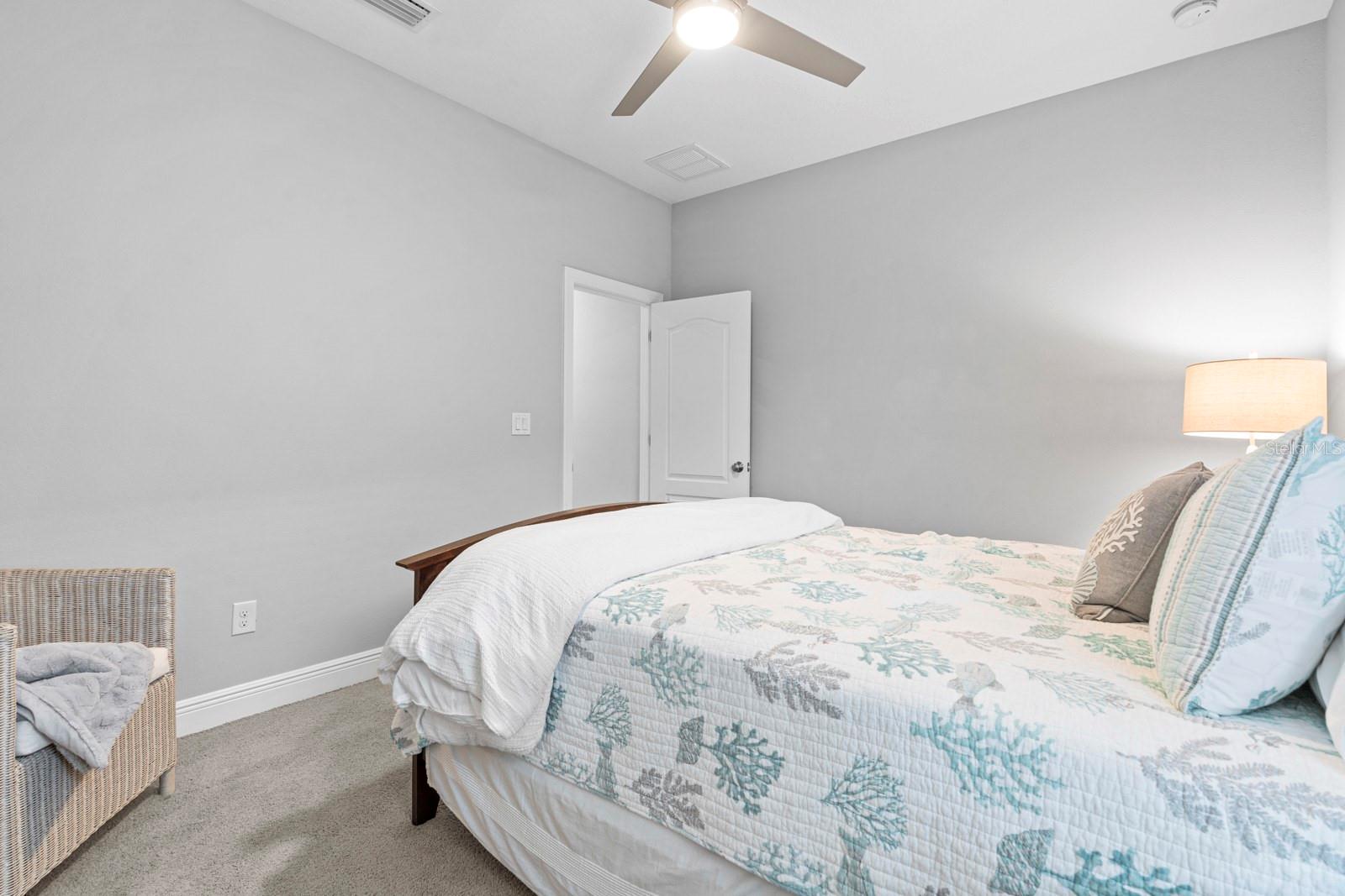 Listing photo id 25 for 5432 Silver Sun Drive