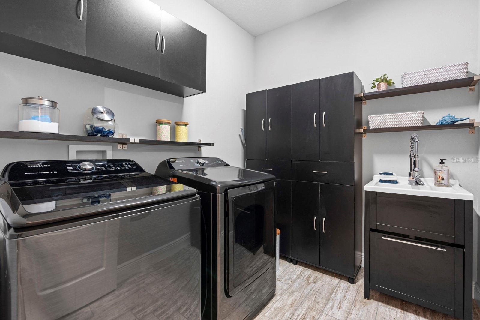 Listing photo id 29 for 5432 Silver Sun Drive