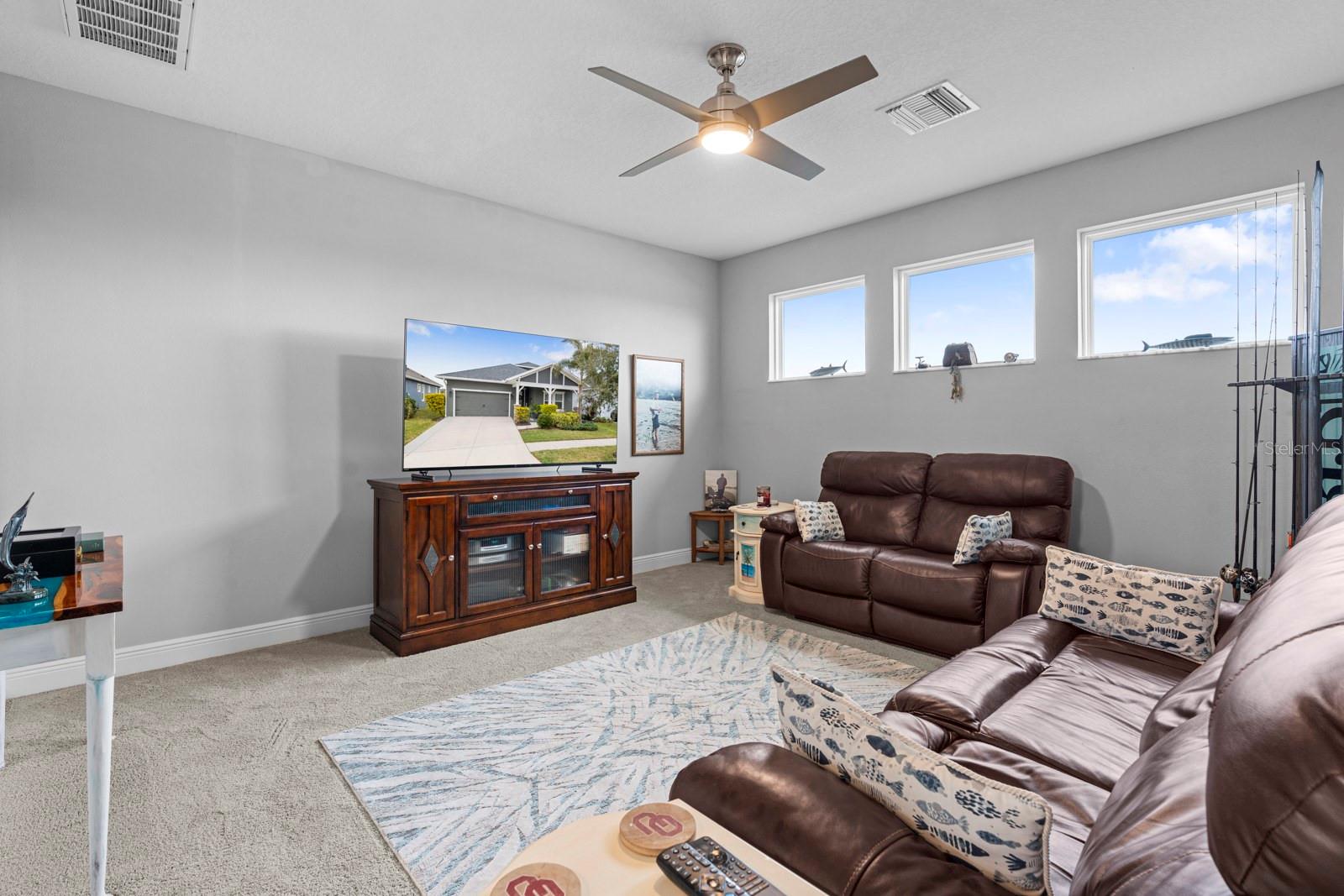 Listing photo id 31 for 5432 Silver Sun Drive