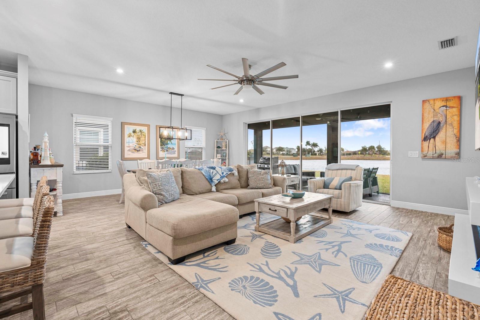 Listing photo id 4 for 5432 Silver Sun Drive