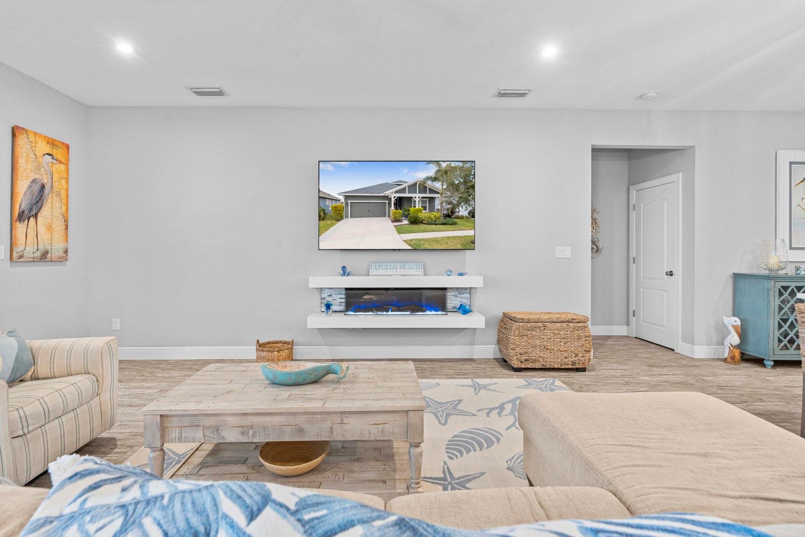 Listing photo id 5 for 5432 Silver Sun Drive