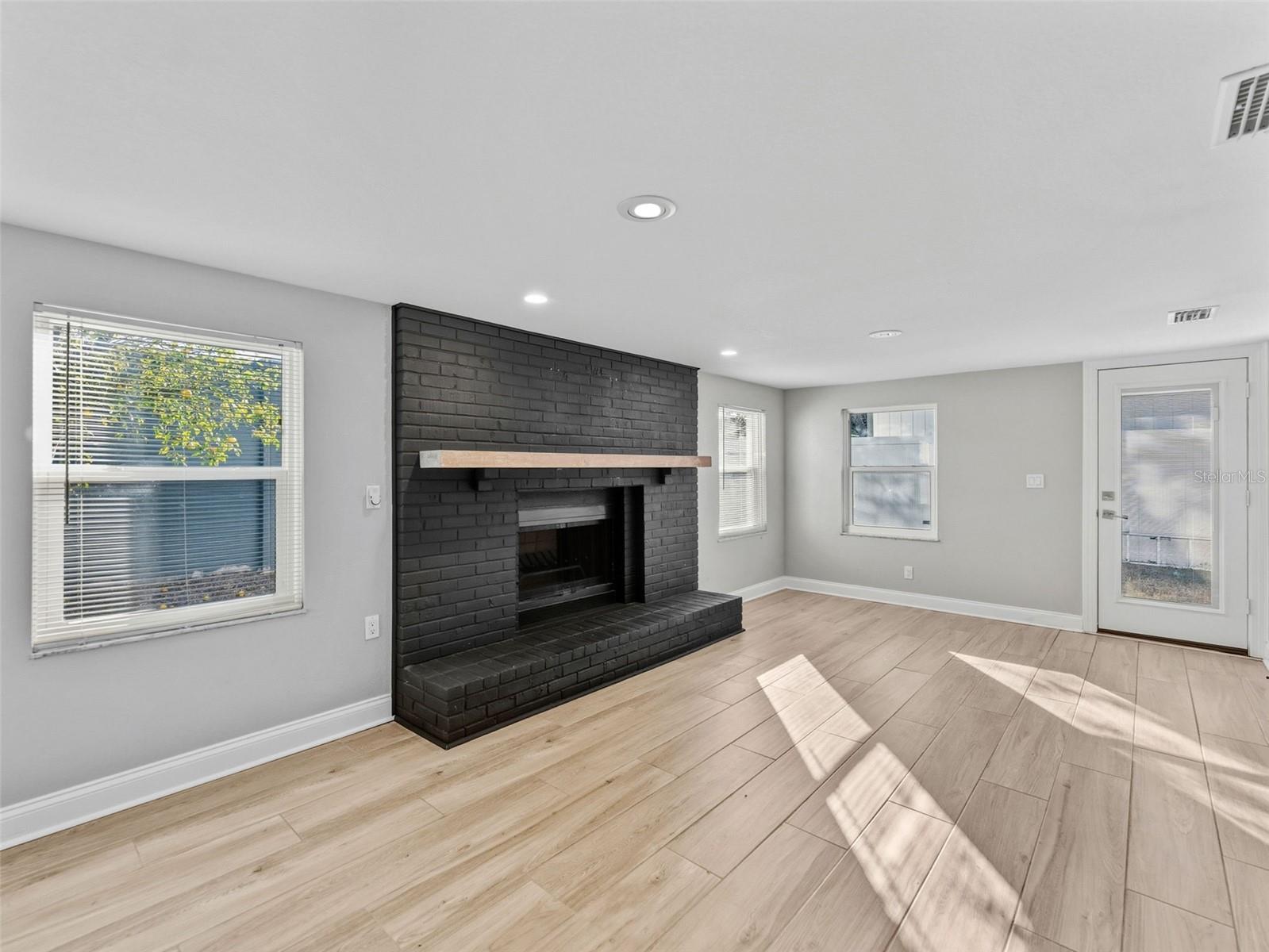 Image 12 of 38 For 4016 Nassau Street