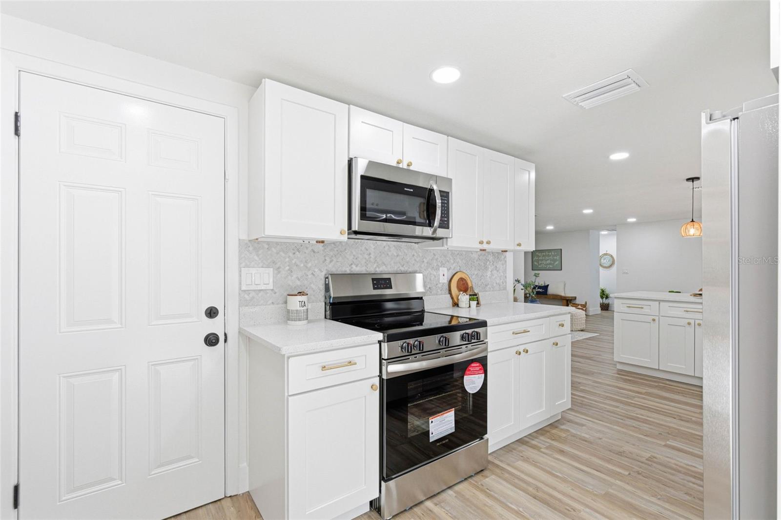 Image 21 of 64 For 12303 Camp Creek Lane