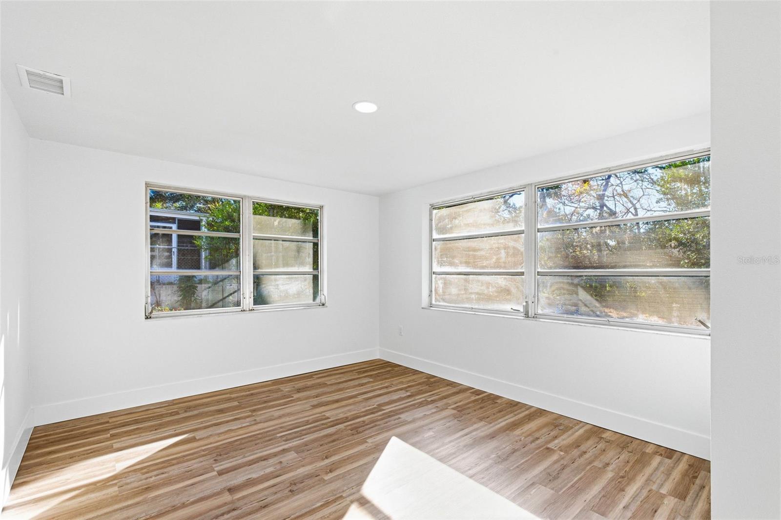 Image 29 of 64 For 12303 Camp Creek Lane