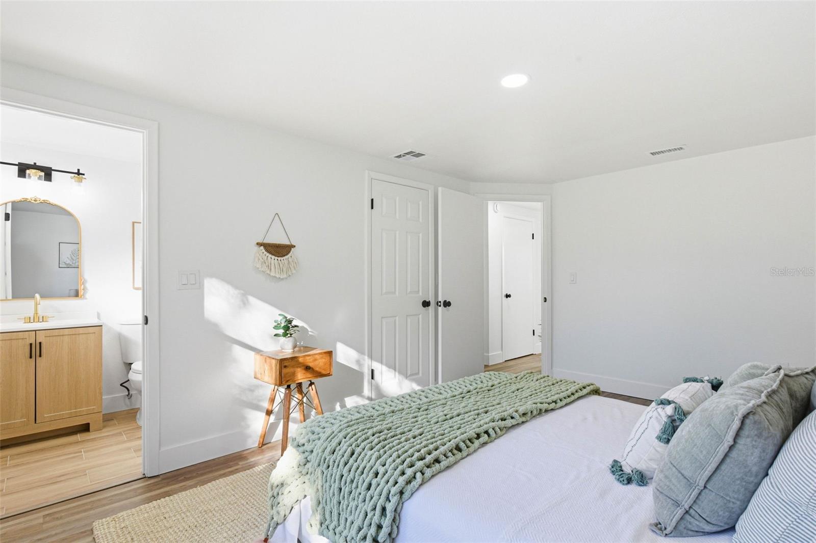 Image 34 of 64 For 12303 Camp Creek Lane