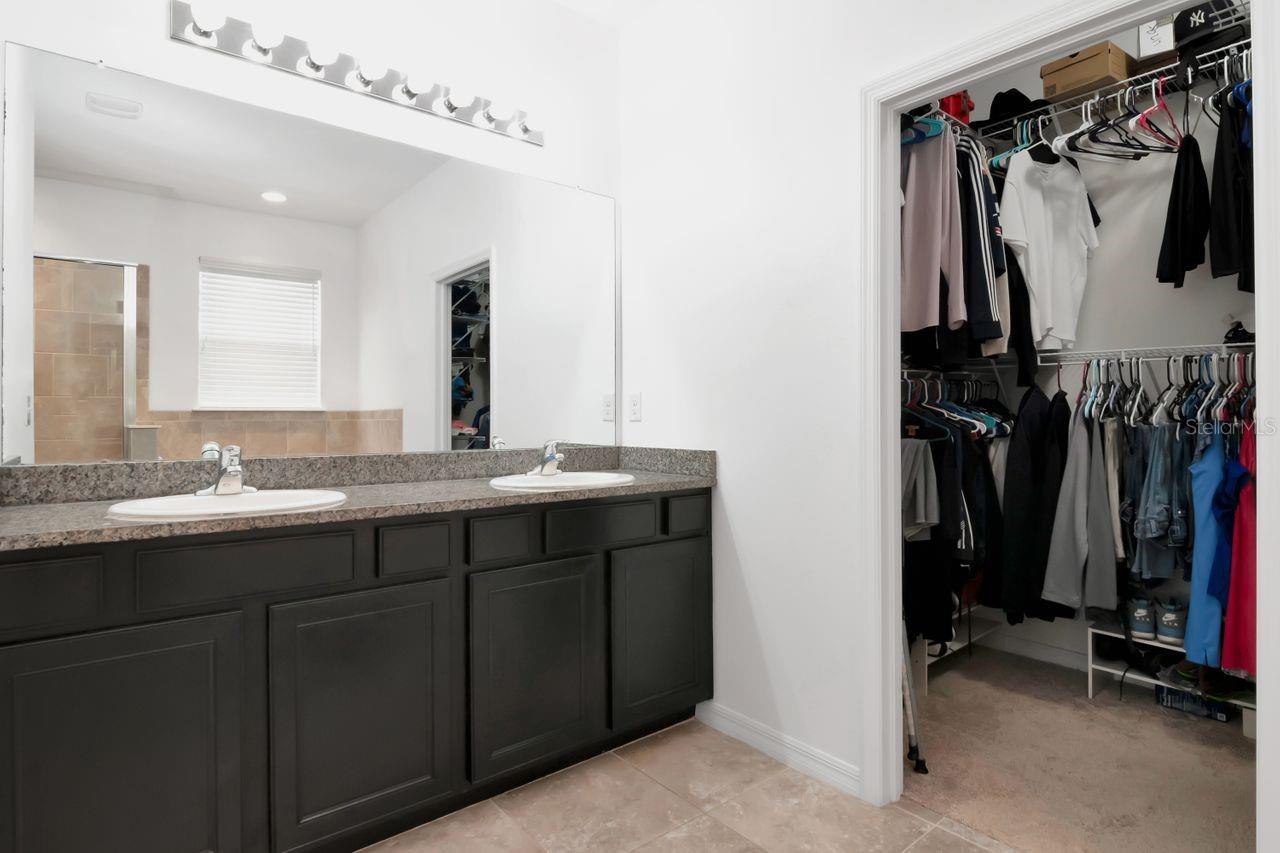 Listing photo id 8 for 5446 Suncatcher Drive