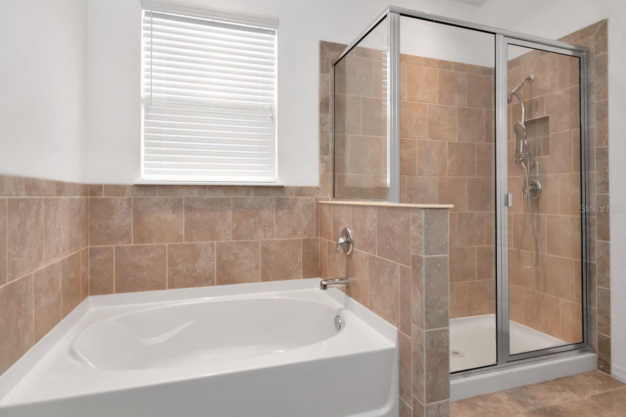 Listing photo id 10 for 5446 Suncatcher Drive