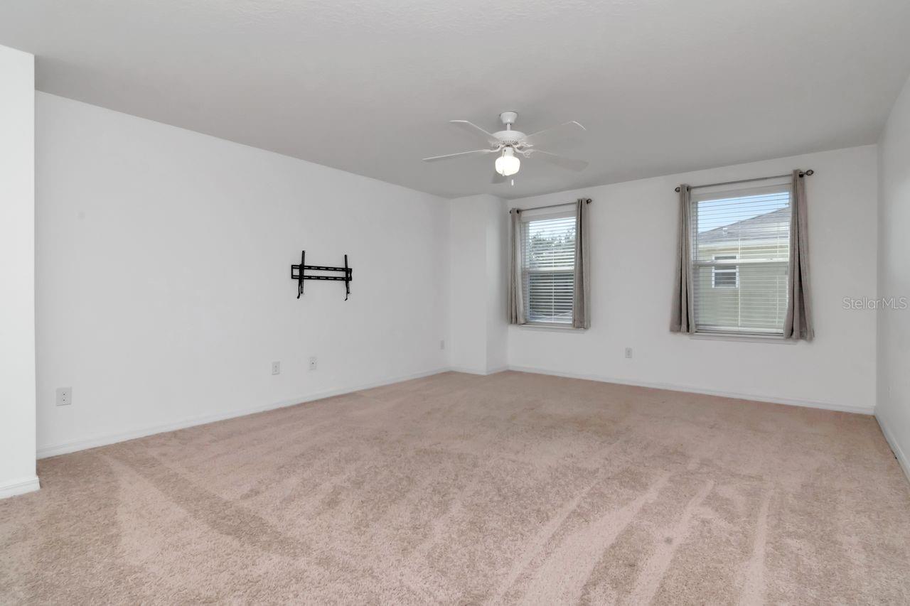 Listing photo id 12 for 5446 Suncatcher Drive