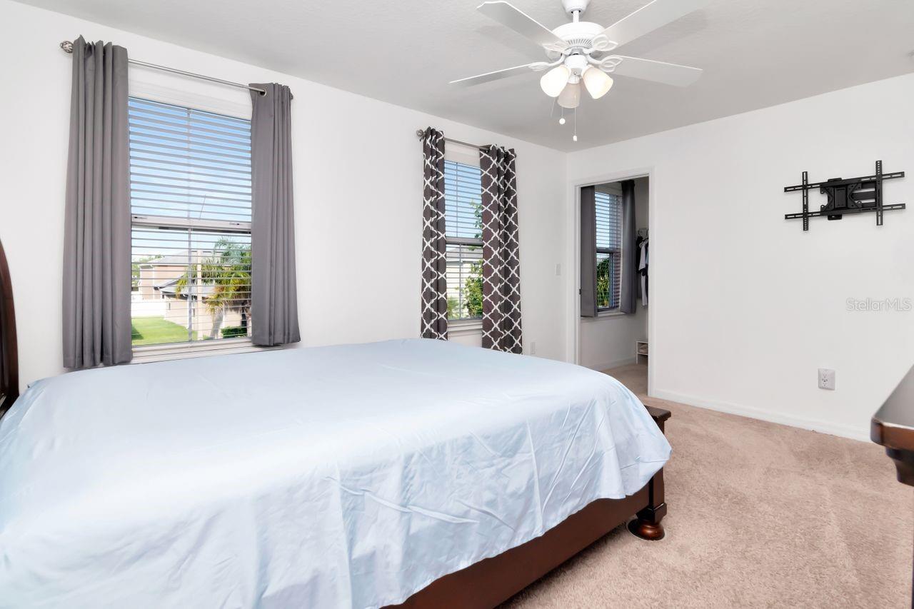 Listing photo id 14 for 5446 Suncatcher Drive