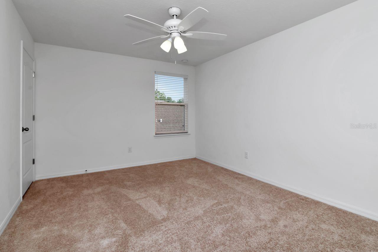 Listing photo id 15 for 5446 Suncatcher Drive