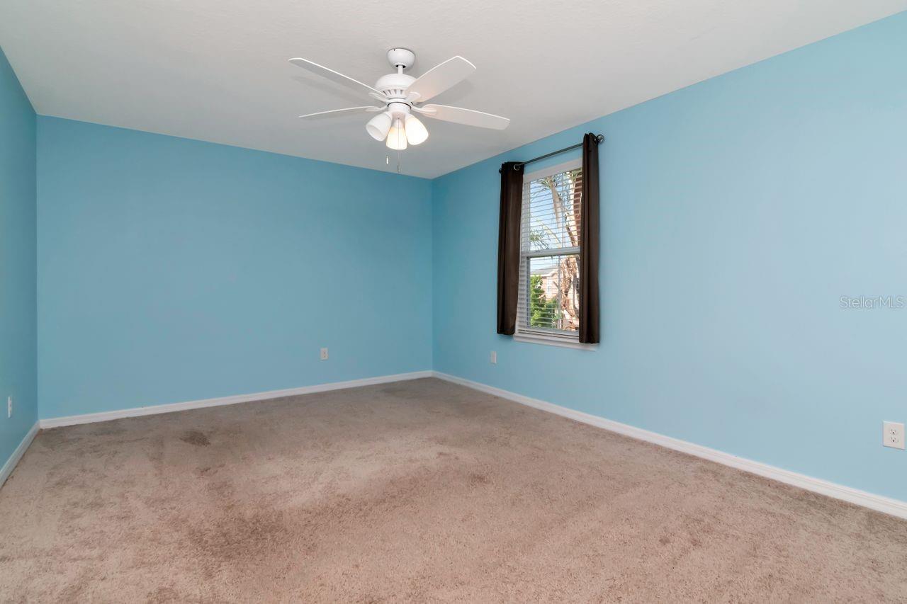 Listing photo id 17 for 5446 Suncatcher Drive