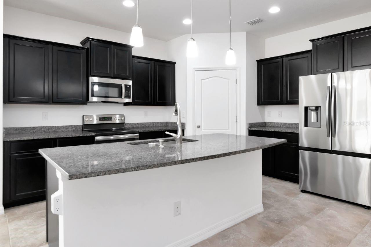 Listing photo id 0 for 5446 Suncatcher Drive