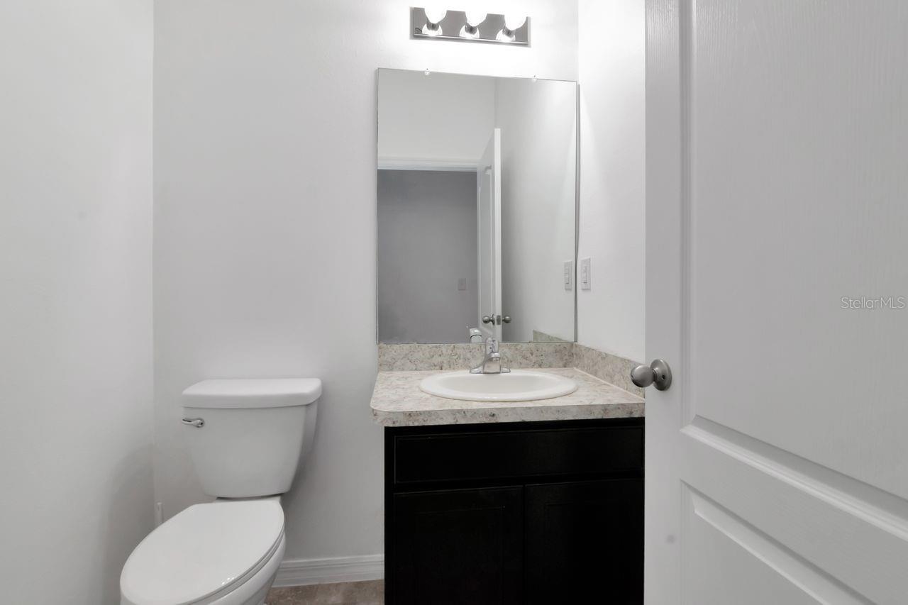 Listing photo id 18 for 5446 Suncatcher Drive