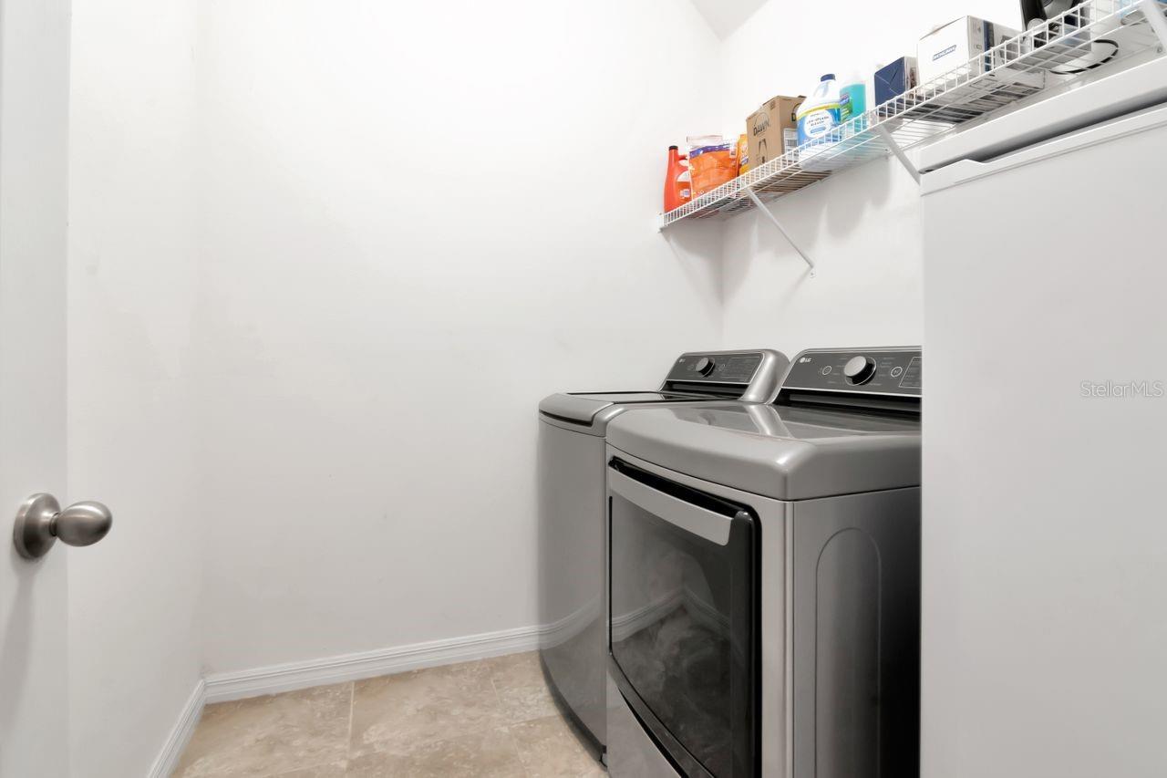 Listing photo id 19 for 5446 Suncatcher Drive