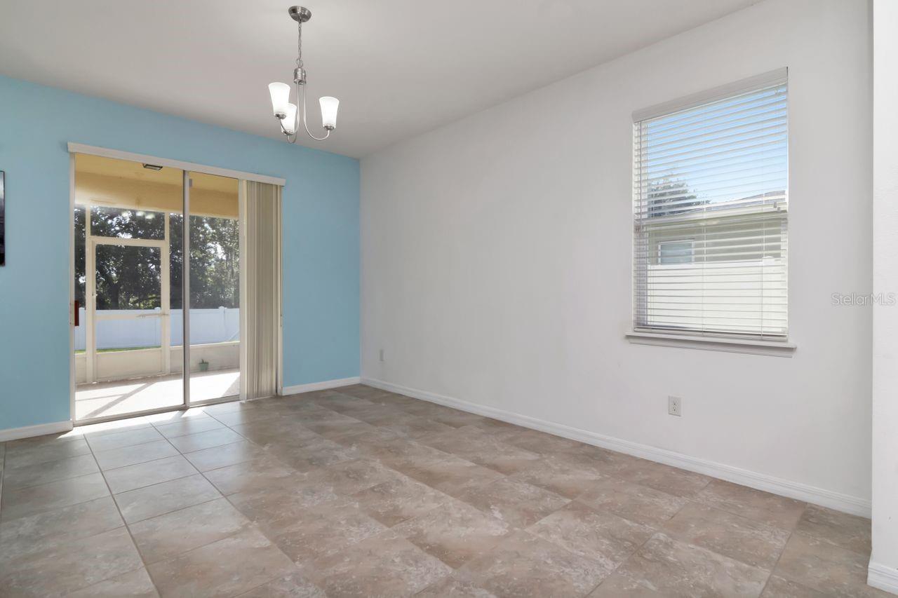 Listing photo id 3 for 5446 Suncatcher Drive