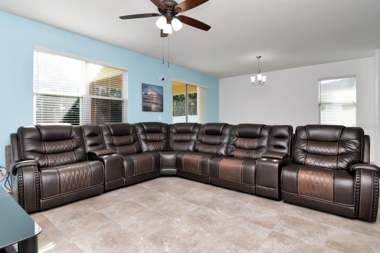 Listing photo id 6 for 5446 Suncatcher Drive